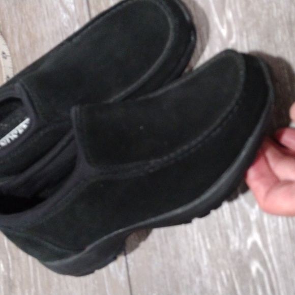 Lands End black suede loafers. Size 7B - Picture 3 of 11